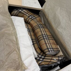 Burberry Rainboot  
color HAYMARKET 
Size 7
NEVER WORN BRAND NEW